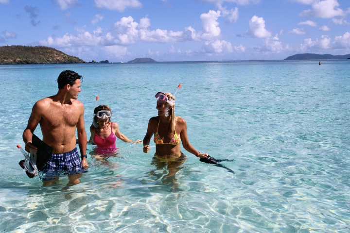 people-returning-from-snorkel-swim