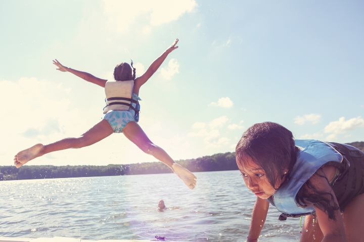 two-girl-jump-off-boat