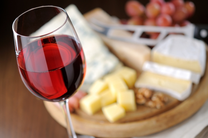 cheese-and-wine-onboard