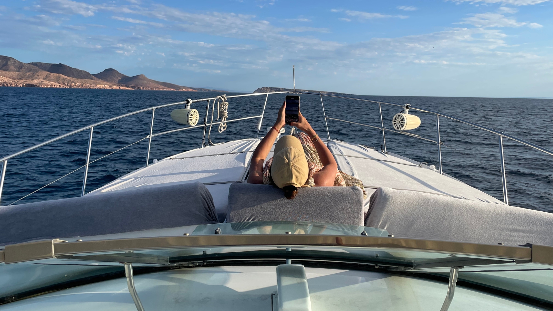guest-relaxing-at-the-bow